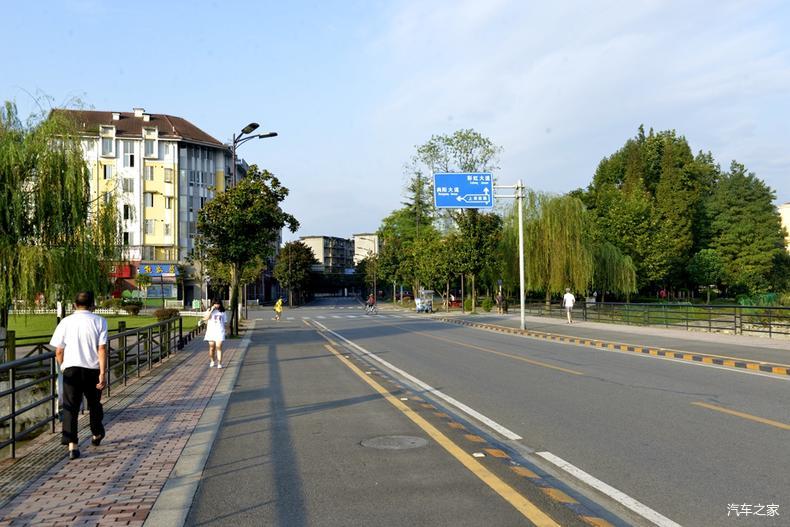 精诗情画意都江堰,浪漫时尚壹街区