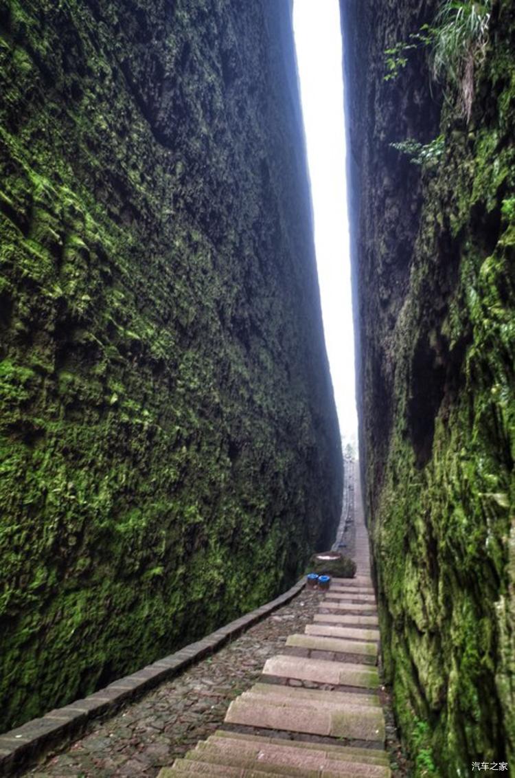 登江郎山手摸白垩纪