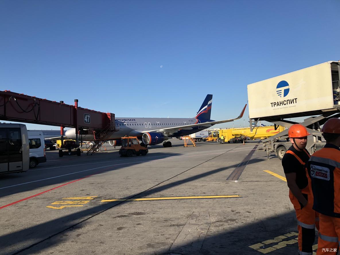 九点多,到达德国重镇杜塞尔多夫,飞了整整十三个小时,走出机场第一眼